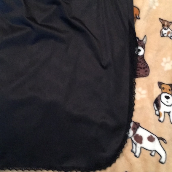 Pretty vintage black half slip by Vanity Fair - Picture 3 of 8